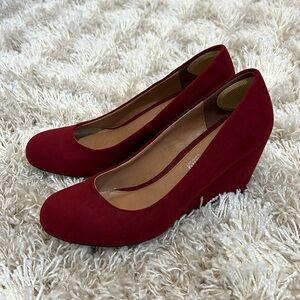 Red suede like wedges
